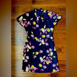 Banana Republic. Size 2P. Navy blue, floral print.